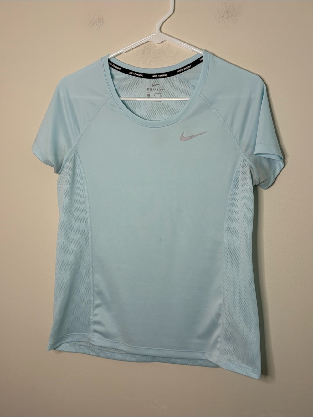 Nike Women's Light Blue Dri-FIT Short Sleeve Top medium flawed